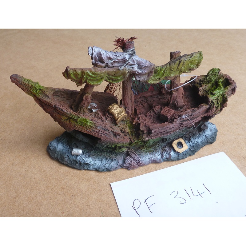 Small sunken ship with net PF3141