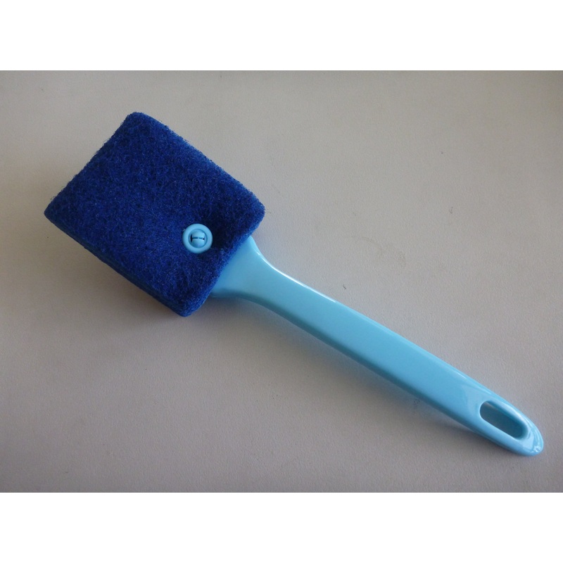 Aquarium cleaner brush